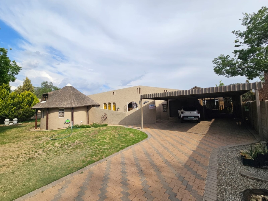 5 Bedroom Property for Sale in Merriespruit Free State